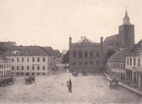 /album/strassen-und-platze/marktplatz-6a-mit-rathaus-und-petri-kirche-ca-1910-web-jpg/